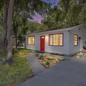 https://downtown-single-family-modern-bungalow-close-to-beaches.hotelstampa.org